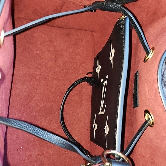 Louis Vuitton NeoNoe Giant Flower Monogram Black Creme Empreinte  Bi-Color Bag - Picture 15 of 17